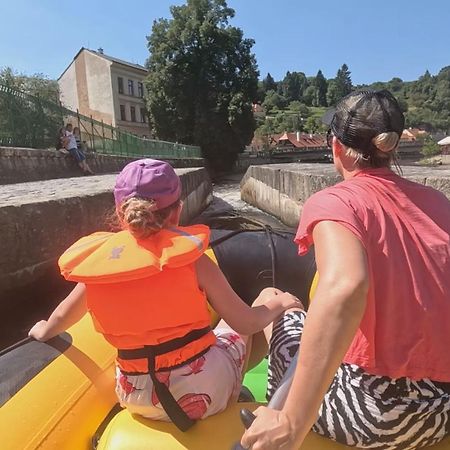 Penzion Zahrada Nad Rekou, Restaurace A Kavarna - Parkovani Gratis Zlata Koruna Ngoại thất bức ảnh