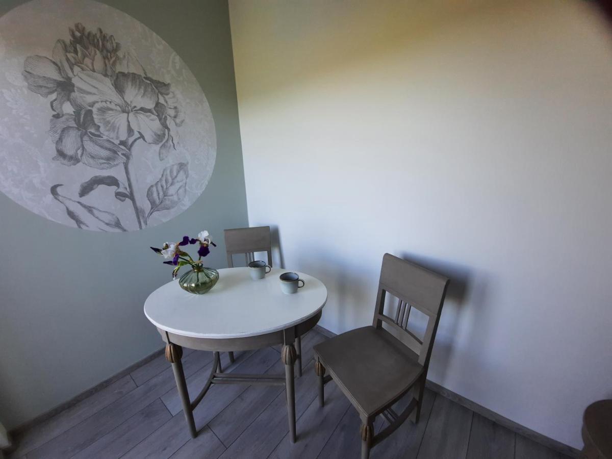 Penzion Zahrada Nad Rekou, Restaurace A Kavarna - Parkovani Gratis Zlata Koruna Ngoại thất bức ảnh