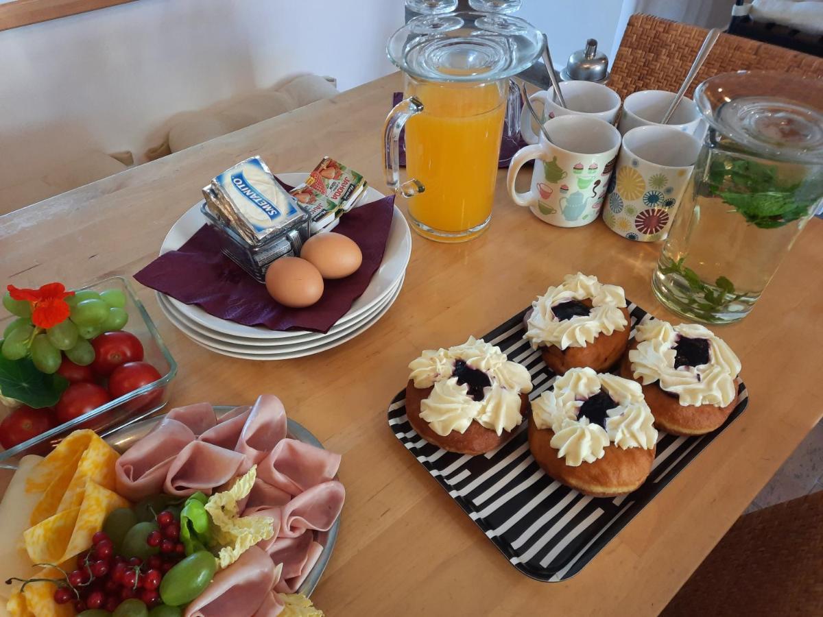 Penzion Zahrada Nad Rekou, Restaurace A Kavarna - Parkovani Gratis Zlata Koruna Ngoại thất bức ảnh